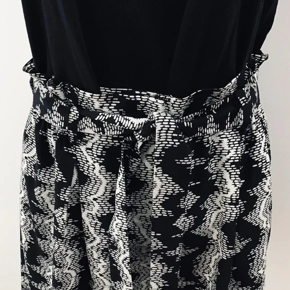 COUNTRY ROAD size 8/10 black and white shorts with tie belt and elastic waist - Picture 3 of 8